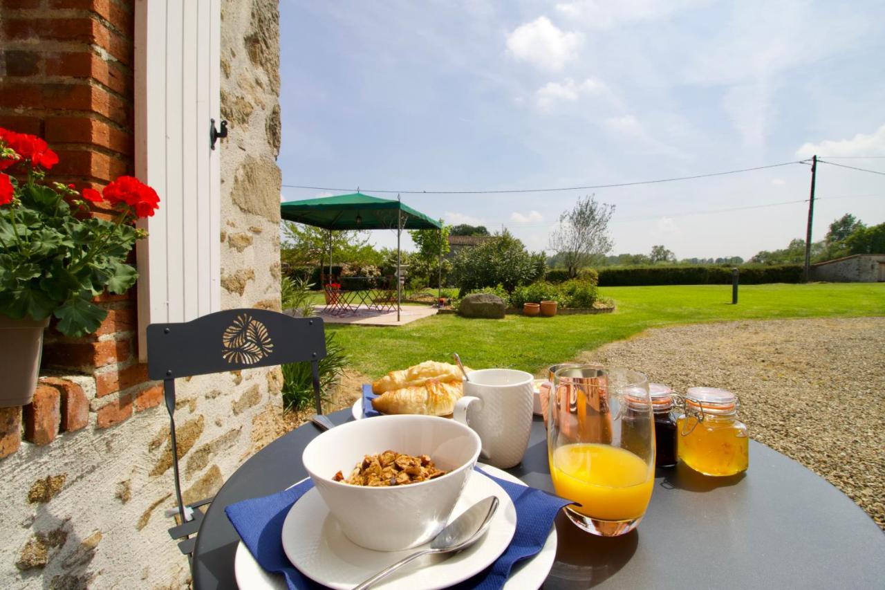 O Trois Oliviers Acomodação com café da manhã Louin Exterior foto